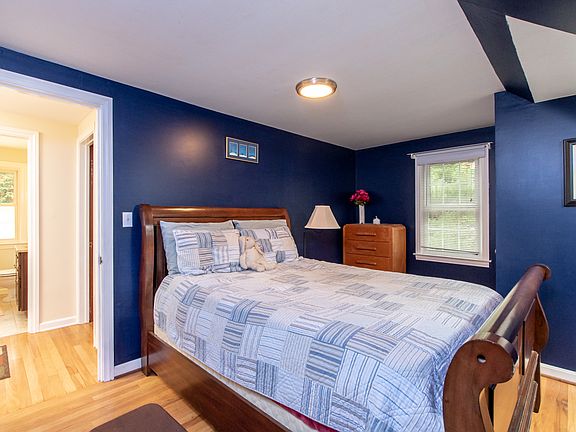3rd image of 38 Henning Dr