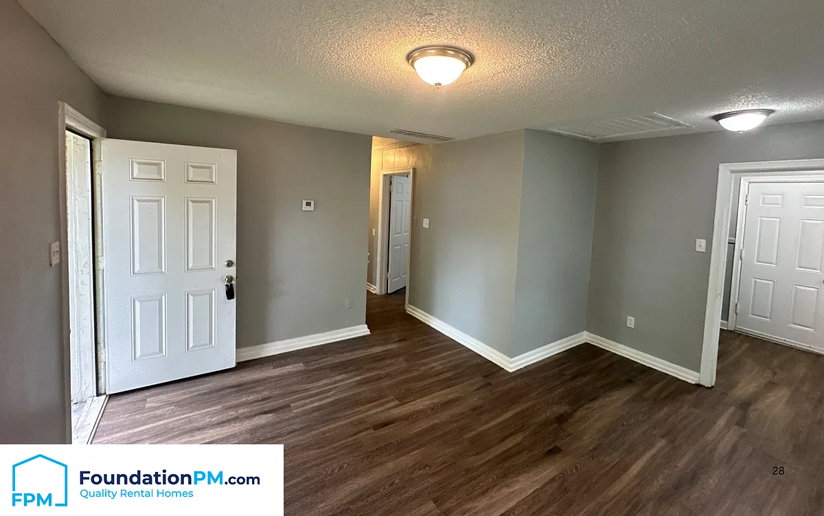 Photo 2 of 14 - 1411 Semmes St #1 - Memphis, TN Building Photo - 1411 Semmes St #1
