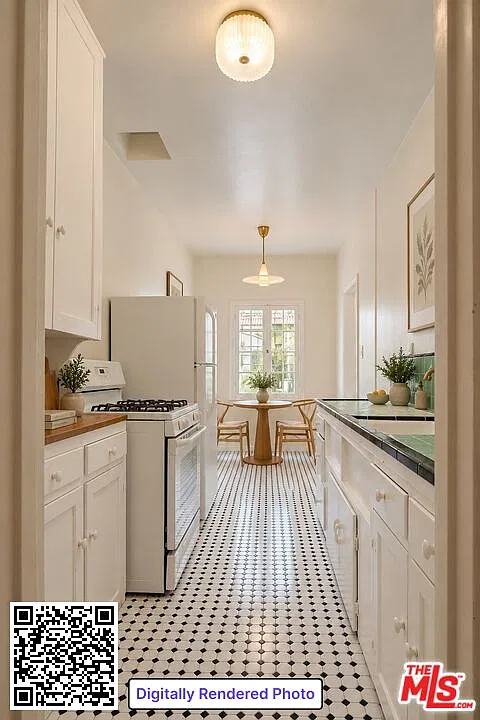1 bed, 1.0 bath, 925 sqft, $2,495 — Photo 2