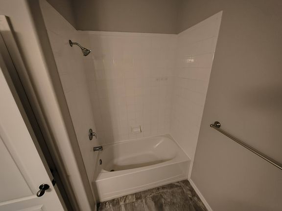 3rd image of 3287 Macintosh Rd
