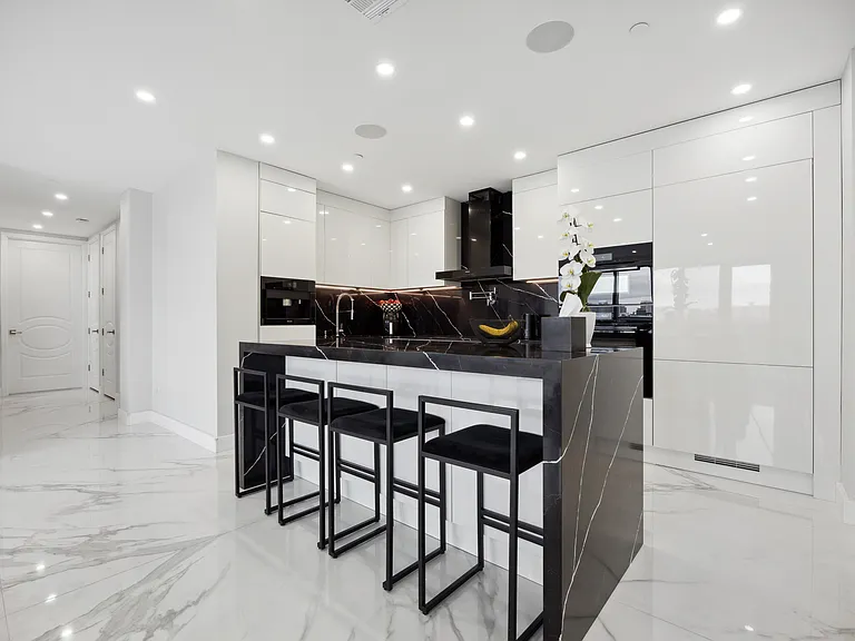 102 W End Ave #Penthouse 5 — Photo 4