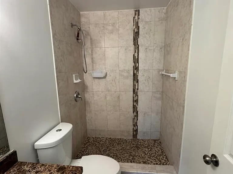 445 Lakeview Dr — Photo 10