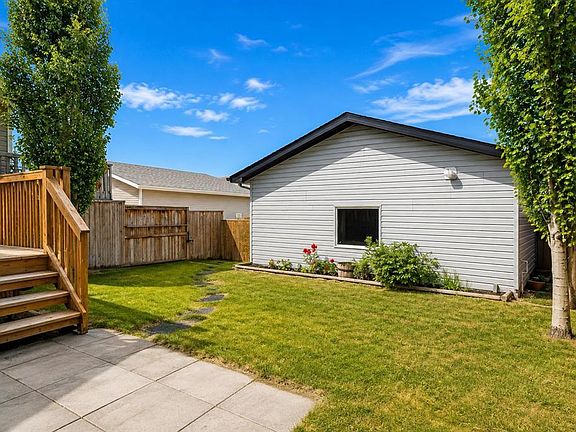5th image of 394 SE Teasdale Dr