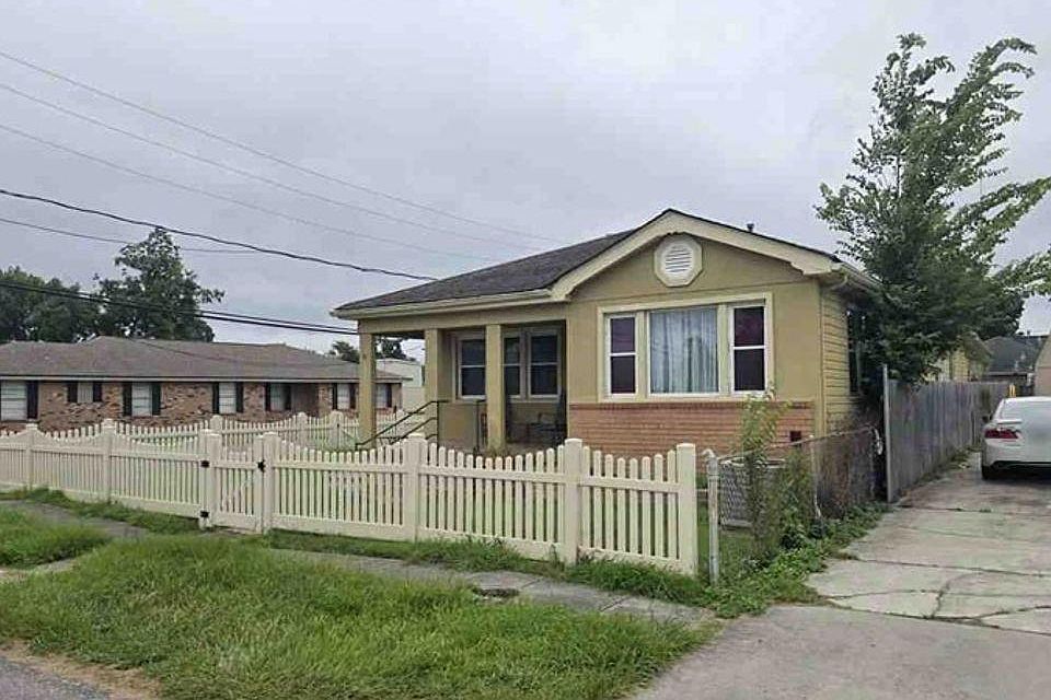 2nd image of 3325 Jackson Blvd