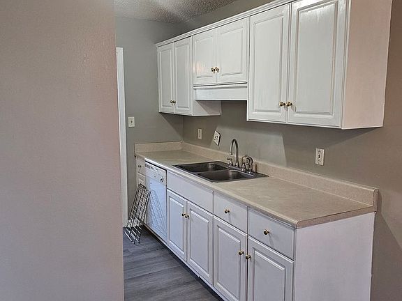 4th image of 3634 Woodcock Dr