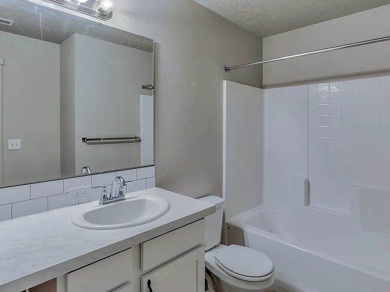 7505 S Foremast Ave — Photo 2