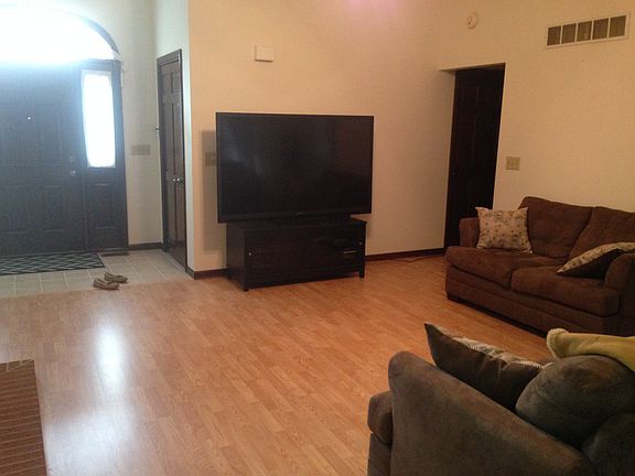 5th image of 415 Arlington Ave