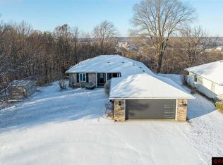 304 Woodshire Dr, Mankato, MN 56001