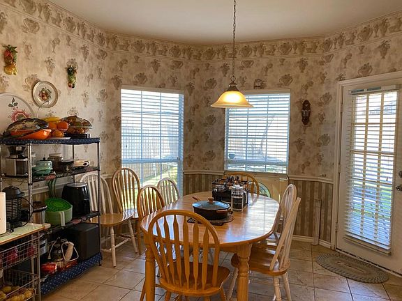 5th image of 1012 Levant Ln