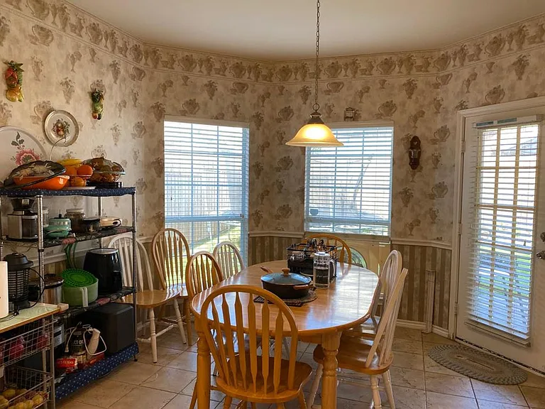 1012 Levant Ln — Photo 5