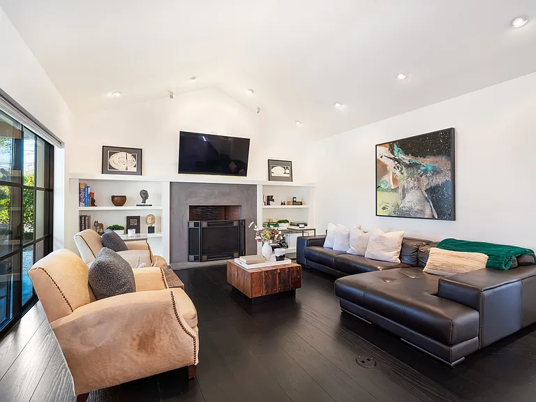 1811 Hillview Pl — Photo 9