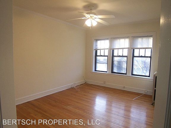 4th image of 4615 N Leavitt St #3