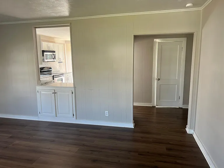 640 Highpoint Dr — Photo 3