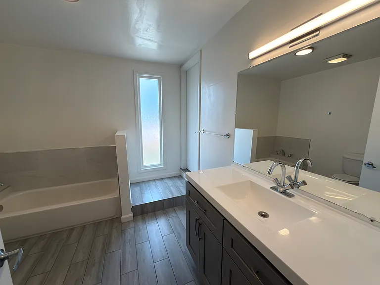1110 Mira Mar Ave — Photo 22