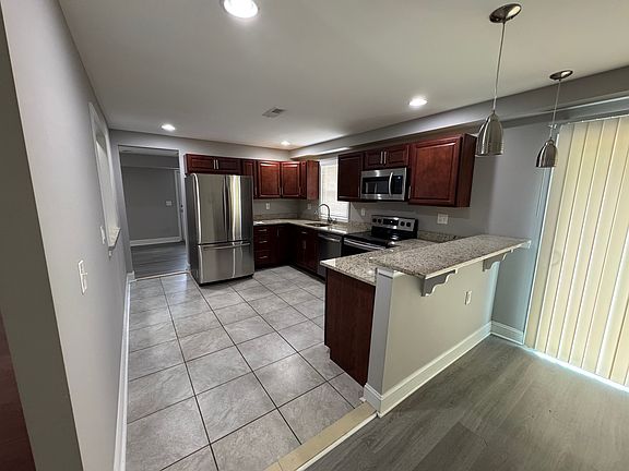 4th image of 814 Foxwell Rd