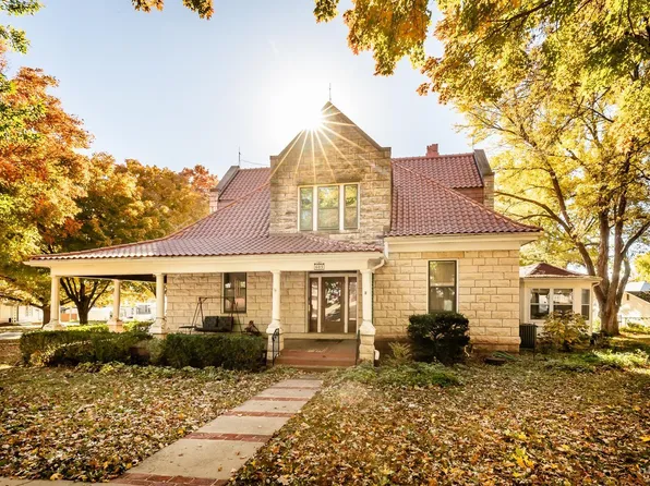 605 Columbia St, Council Grove, KS 66846