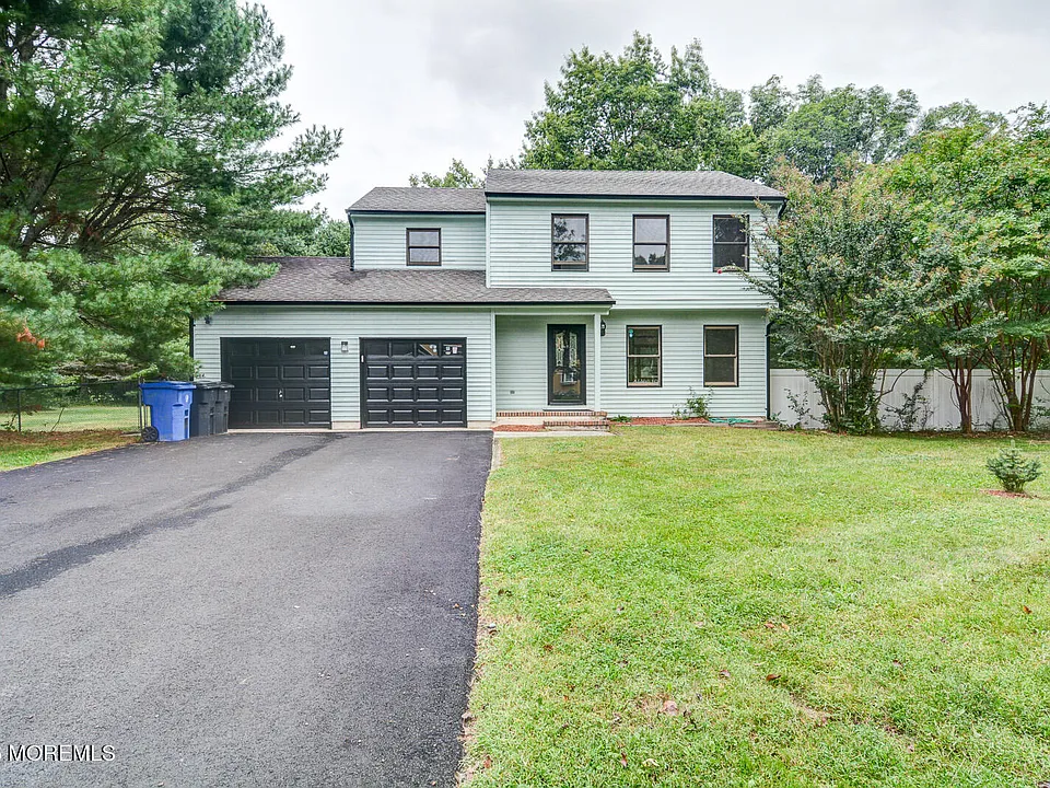 195 Edgemere Ct