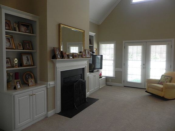 3rd image of 100 Halston Pl