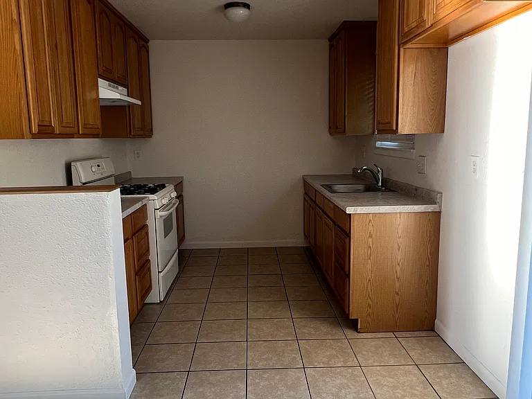 2129 Winafred St — Photo 3