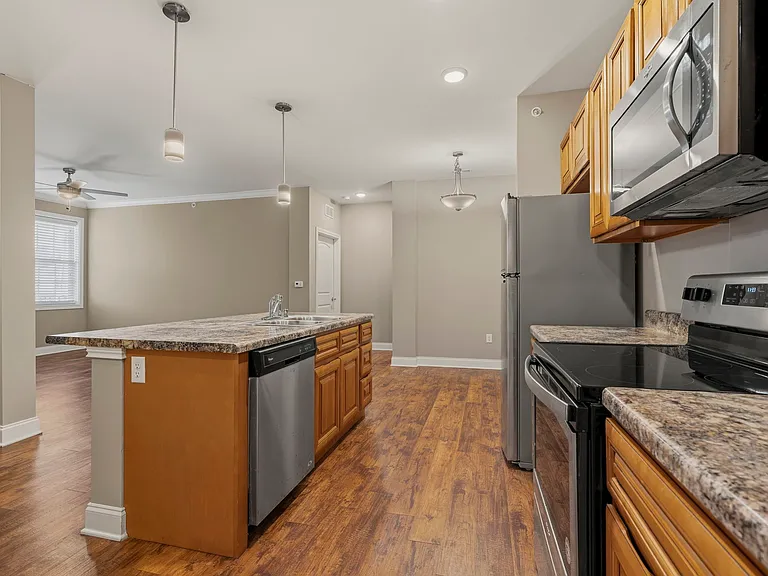 Mount Victor Olde Towne Luxury Apartments — Photo 136