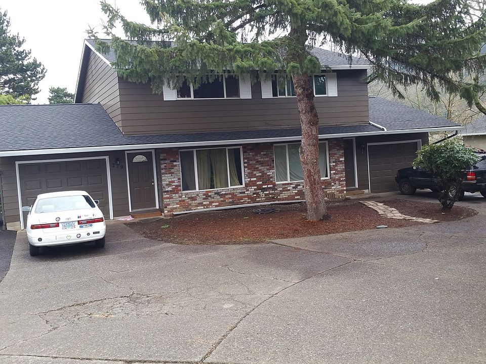 2nd image of 216-218 SW Wallula Ave