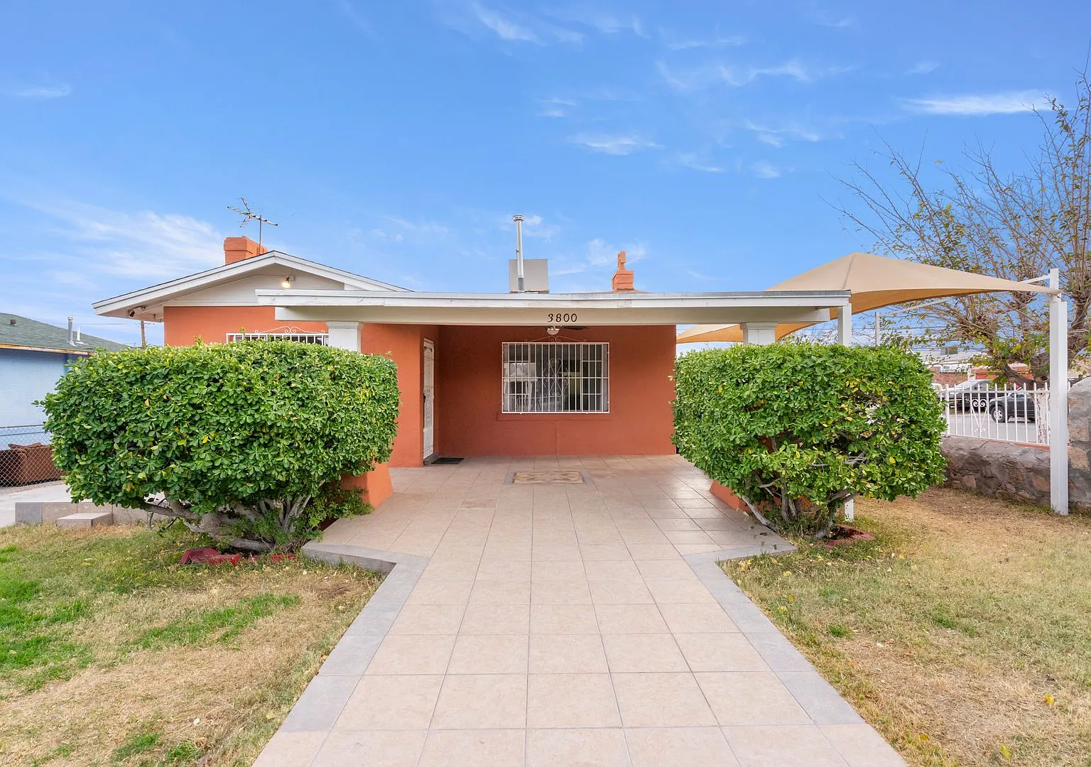 Elegant Renovated Home Very Close To Fort Bliss — Photo 1