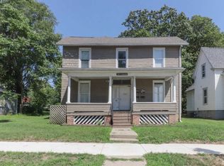 1307 N Roosevelt Ave, Bloomington, IL 61701