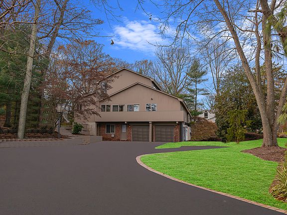 Driveway w/2 c garage & OSE 