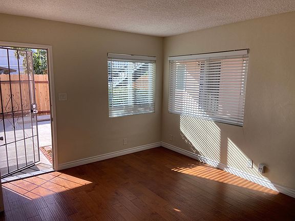 4th image of 4440-4444 Menlo Ave #2