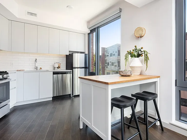 445 Grand Ave #201 — Photo 38