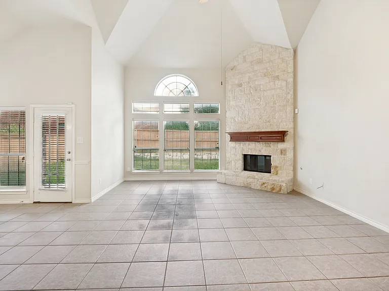11800 Pondview Ln — Photo 11