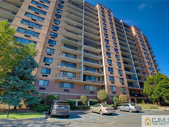 4th image of 60 Parkway Dr E APT 5E