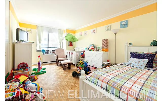 Sold by Douglas Elliman | media 20