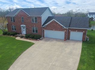 20097 Shaker Lake Rd, Bloomington, IL 61705