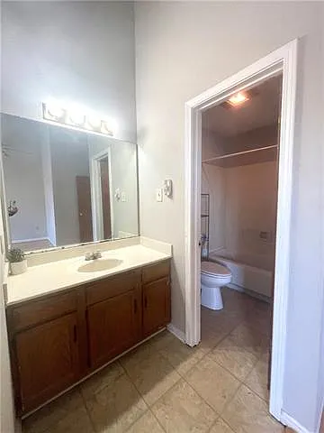 5 Brandon Hall Dr #D — Photo 12