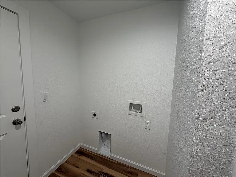 919 Spruce St — Photo 18