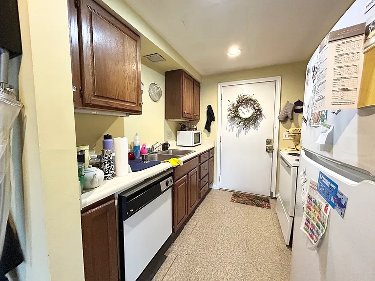 33 Lawn St #2 — Photo 3