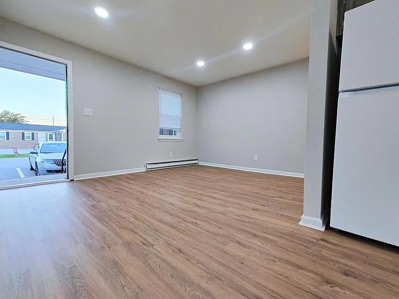 2 bed, 1.0 bath, $798 — Photo 2