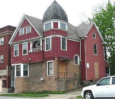 1st image of 810 Elm St