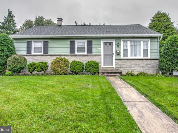 197 Wecaf Rd, New Holland, PA 17557