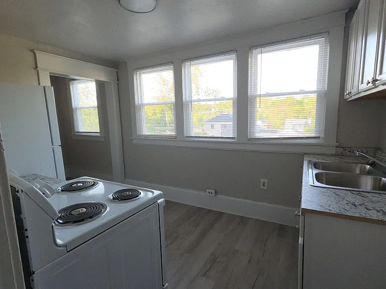 420 Riverland Rd SE #B — Photo 9