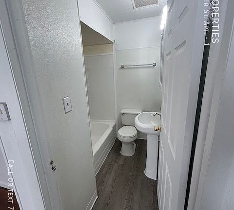 2nd image of 319 W Oliver St APT 1