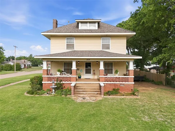 624 S 7th St, Kingfisher, OK 73750