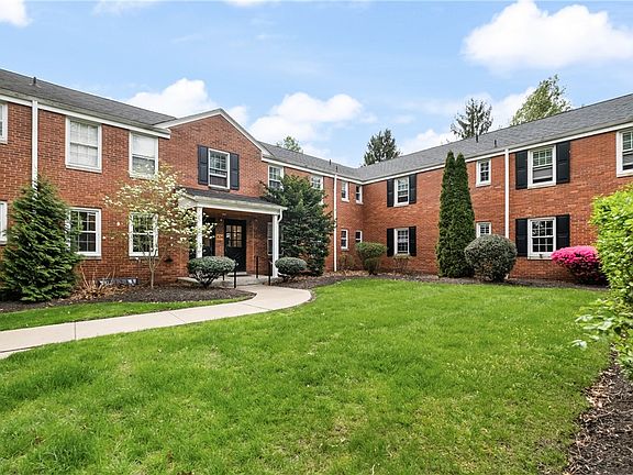 2nd image of 834 Thorn St APT 17