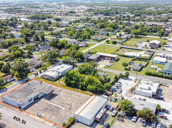 130 S 4th St #1, La Porte, TX 77571