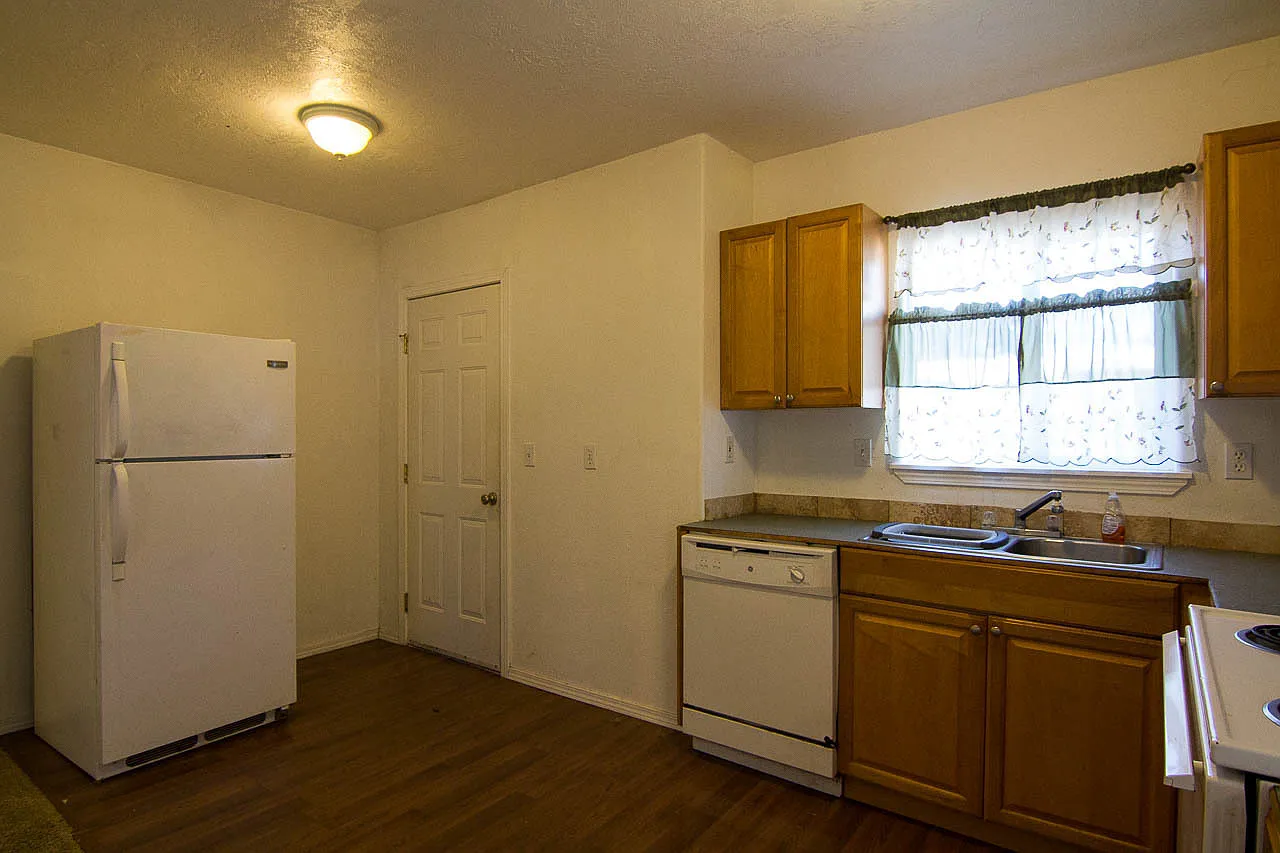 Small House on Shared Lot in Salem- Water/Sewer Included — Photo 4