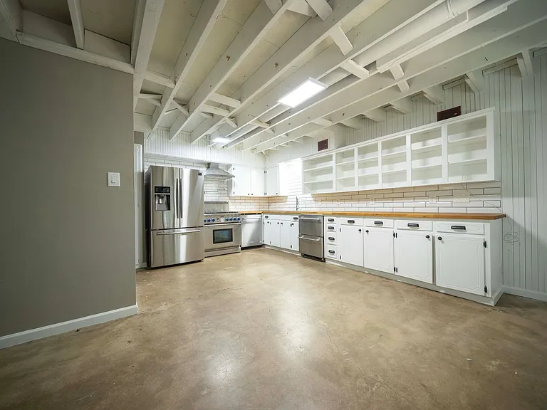 1717 N Locust St — Photo 34