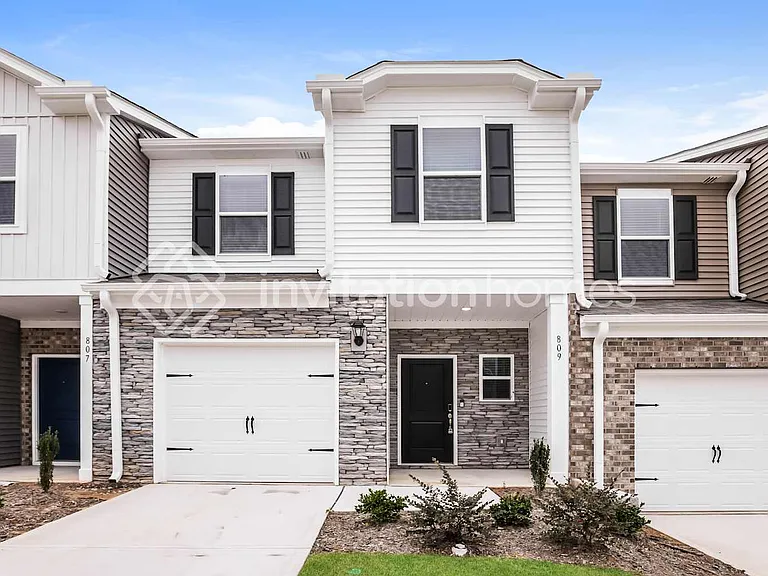 809 Holiday Park Ln — Photo 1