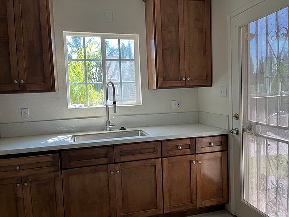 4th image of 12786 Magnolia Ave #12786