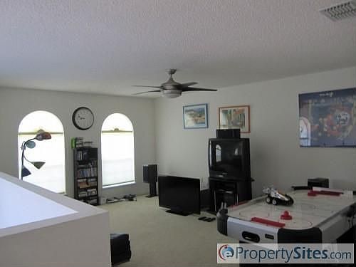 5th image of 37 Pine Brook Dr